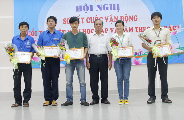 HUTECH vinh dự được khen thưởng thực hiện tốt học tập và làm theo tấm gương đạo đức Hồ Chí Minh - 20 5