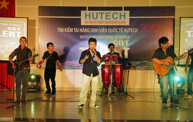 Nhiều bất ngờ thú vị tại cuộc thi "Tìm kiếm tài năng sinh viên Quốc tế HUTECH 2012" 16
