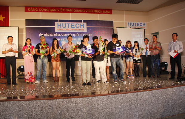 Nhiều bất ngờ thú vị tại cuộc thi "Tìm kiếm tài năng sinh viên Quốc tế HUTECH 2012" 22
