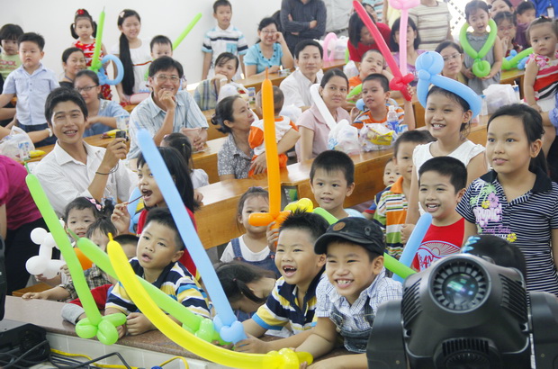 Rộn ràng ngày Tết Thiếu nhi dành cho các bé tại HUTECH 4