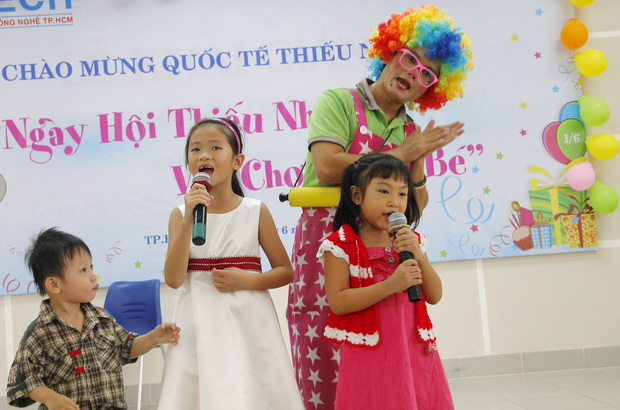 Rộn ràng ngày Tết Thiếu nhi dành cho các bé tại HUTECH 16