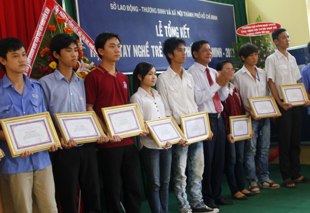 Sinh viên HUTECH giành giải Ba tại Hội thi Tay nghề trẻ TP.HCM 2012 7