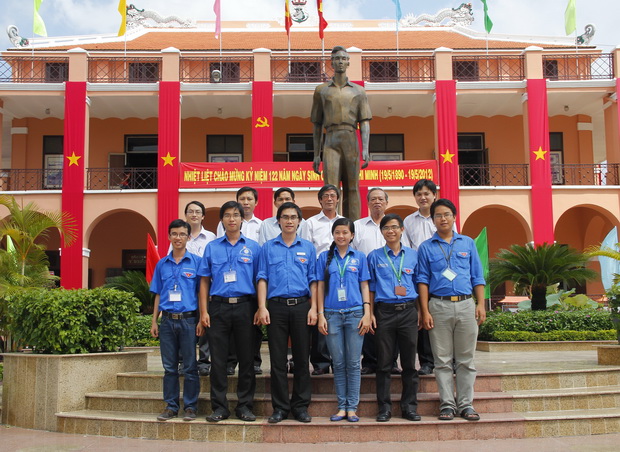 HUTECH tổ chức dâng hương tại Bảo tàng Hồ Chí Minh nhân kỷ niệm 122 năm ngày sinh nhật Bác 4