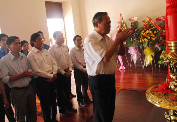 HUTECH tổ chức dâng hương tại Bảo tàng Hồ Chí Minh nhân kỷ niệm 122 năm ngày sinh nhật Bác 11