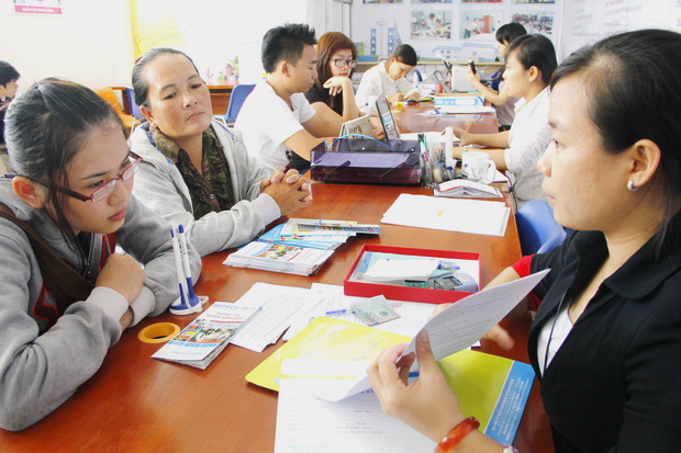 Tân sinh viên Khoa Cao đẳng Thực hành nô nức làm thủ tục nhập học đợt 1 – năm học 2012 4