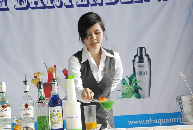 Sôi nổi và hào hứng với cuộc thi HUTECH BARTENDER 2012 4