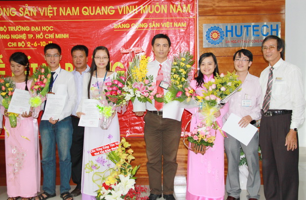 7 quần chúng ưu tú vinh dự kết nạp Đảng đúng dịp kỷ niệm 17 năm thành lập Trường 17