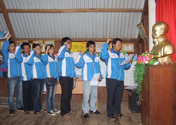 Những đảng viên trẻ là sinh viên 15