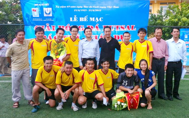 Thi đấu đầy quả cảm, HUTECH giành ngôi Á quân Cúp bóng đá Báo chí – Giáo dục 2012 32