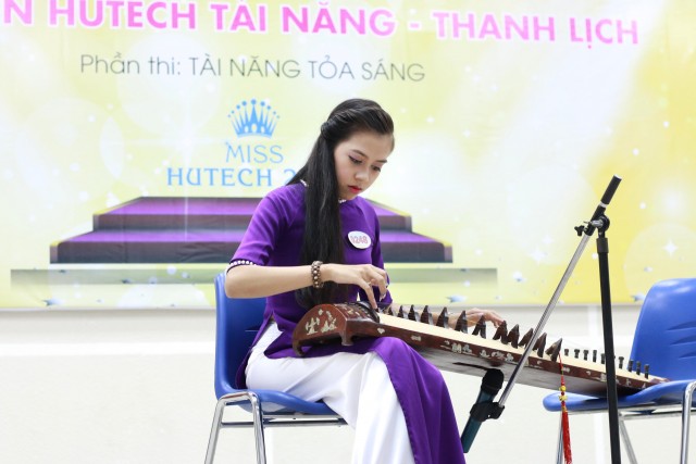 Miss HUTECH 2015: Thí sinh đọ tài sắc trong phần thi "Tỏa sáng tài năng"  39