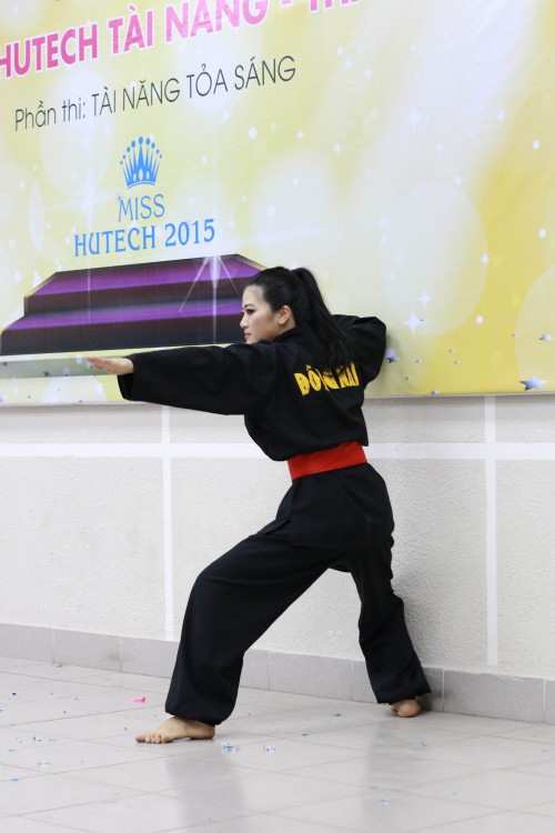 Miss HUTECH 2015: Thí sinh đọ tài sắc trong phần thi "Tỏa sáng tài năng"  25