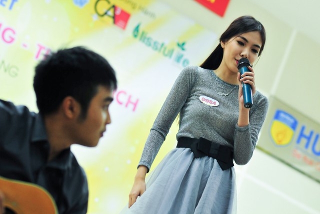 Miss HUTECH 2015: Thí sinh đọ tài sắc trong phần thi "Tỏa sáng tài năng"  71