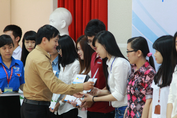 Khoa KT-TC-NH cập nhật chế độ kế toán mới TT200 cho sinh viên Khoa 22