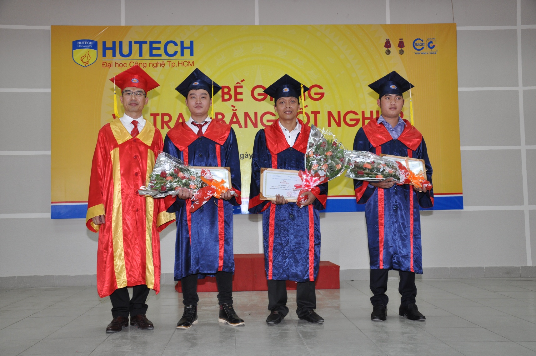 HUTECH tưng bừng tổ chức Lễ tốt nghiệp cho các tân cử nhân, kỹ sư 15