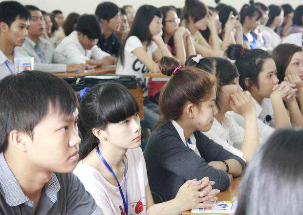 Tân sinh viên Khoa Cao đẳng Thực hành sinh hoạt công dân đầu khóa 2012 16