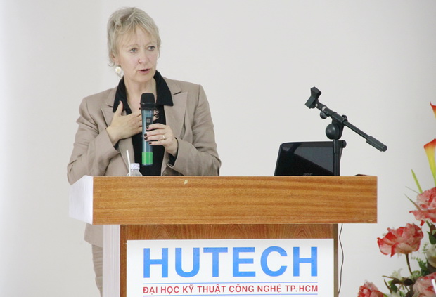 Hội đồng Anh, Sterling Group tổ chức nói chuyện chuyên đề với giảng viên HUTECH 4