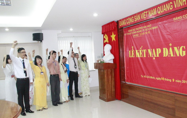 HUTECH kết nạp 12 quần chúng ưu tú vào Đảng dịp Quốc Khánh và đầu năm học mới 2012 – 2013 4