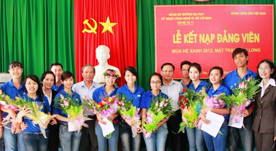 Dấu ấn kỷ niệm Mùa hè xanh 2012 của sinh viên HUTECH 80