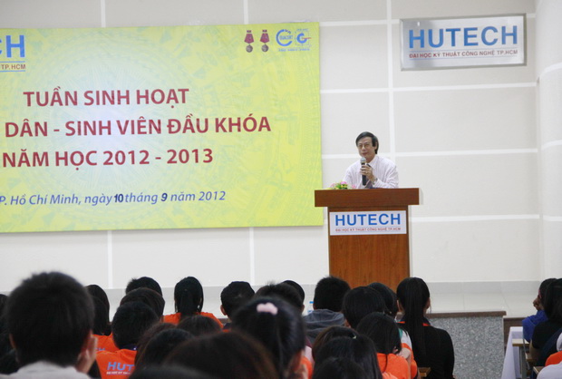 Tân sinh viên HUTECH nhộn nhịp tham gia tuần sinh hoạt công dân đầu khóa năm học 2012 -2013 10