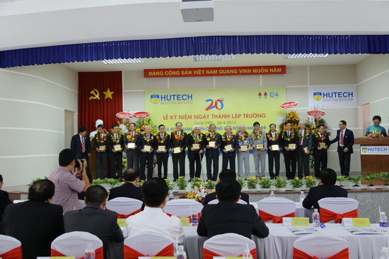 HUTECH is honored with the Second Class Labor Medal 34