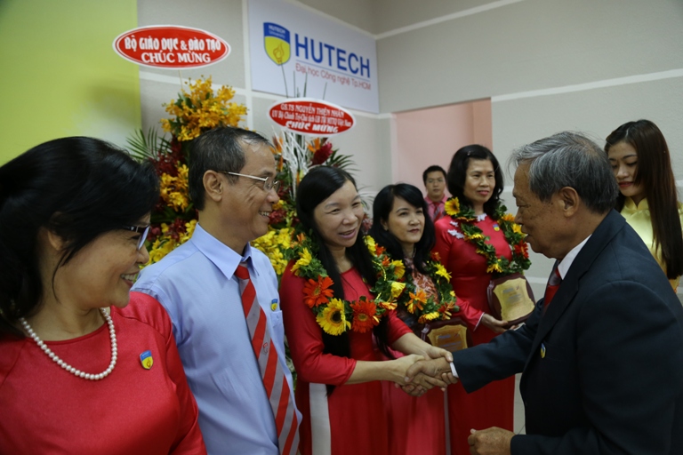HUTECH is honored with the Second Class Labor Medal 45