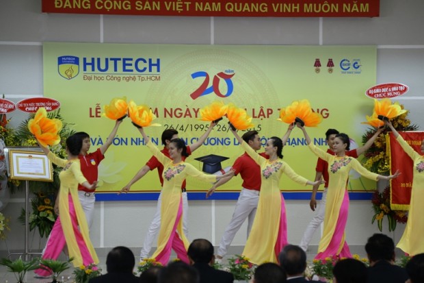 Ho Chi Minh University of Technology (HUTECH) celebrated 20th Anniversary of the establishment and h 39