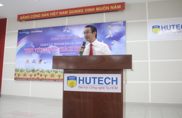 HUTECH STUDENTS DIALOGUED WITH BUSINESSMEN ON THE INTEGRATION OF VIETNAM INTO AEC 10