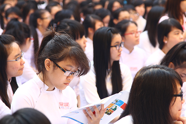 Đề thi & Đáp án môn Văn THPT Quốc gia 2015 (Kỳ thi thử tại TP.HCM)