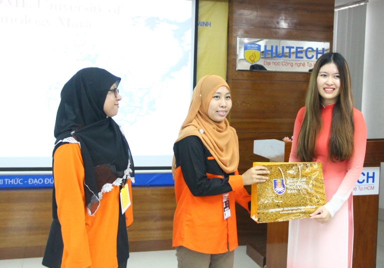 HUTECH tiếp đón đoàn Sinh viên ĐH Công nghệ Mara (UiTM - Malaysia) 38