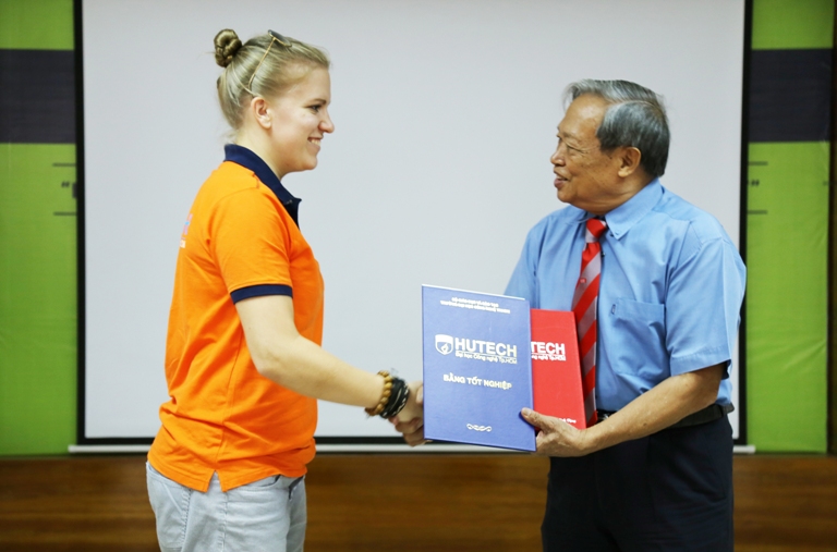HUTECH awarded certificates for Danish students 16