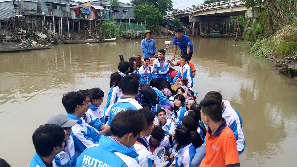Mùa hè xanh HUTECH 2015: Ngày đầu về địa bàn đóng quân  33