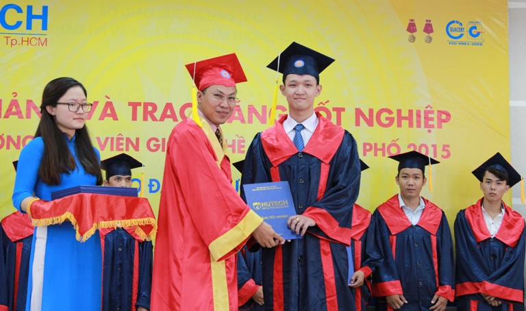 SV Cao đẳng thực hành Khóa 2011, 2012 rộn ràng trong lễ nhận bằng tốt nghiệp  30
