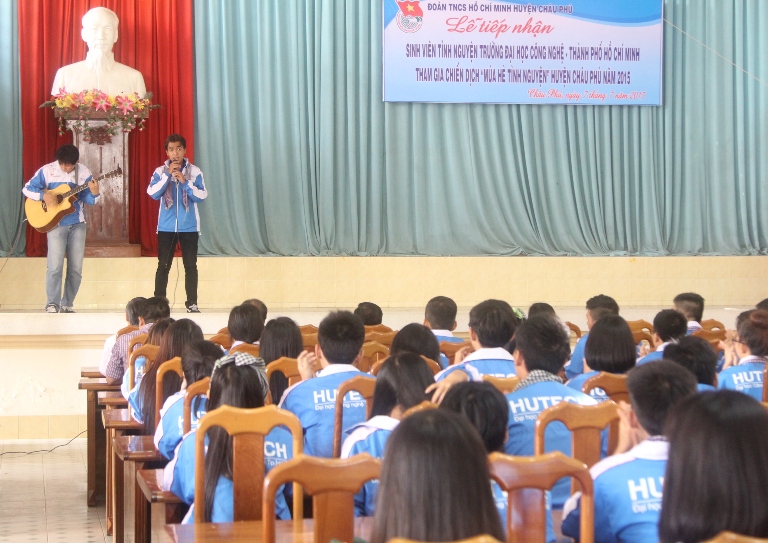 Mùa hè xanh HUTECH 2015: Ngày đầu về địa bàn đóng quân  22