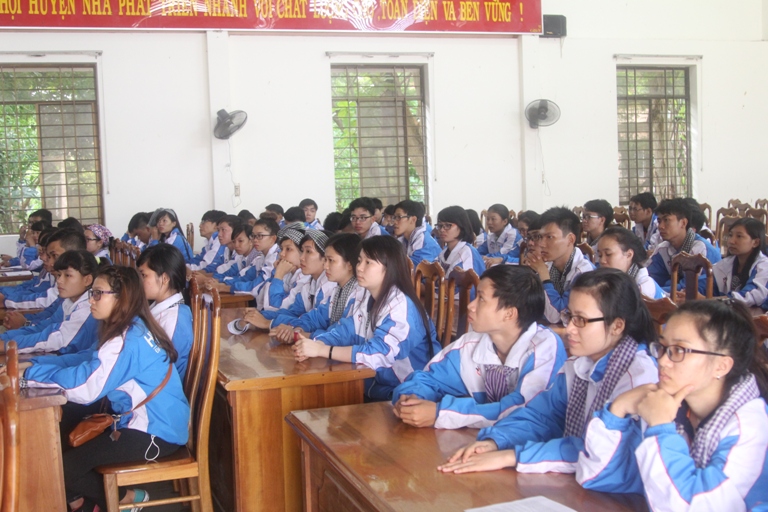 Mùa hè xanh HUTECH 2015: Ngày đầu về địa bàn đóng quân  20