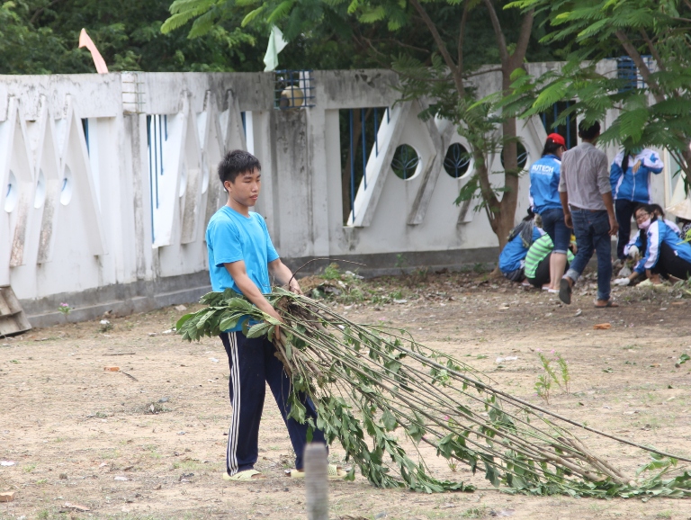 Mùa hè xanh HUTECH 2015: Ngày đầu về địa bàn đóng quân  40