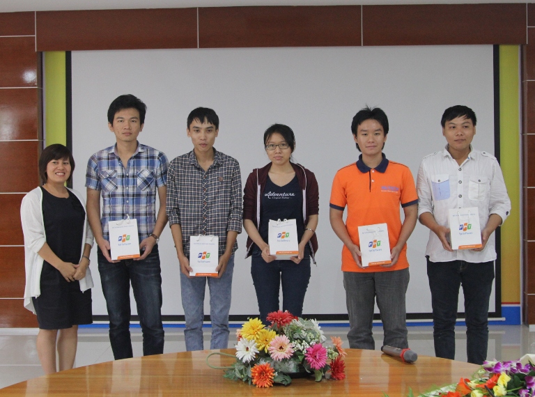 Sinh viên khoa Công nghệ thông tin được trao chứng chỉ GST 32