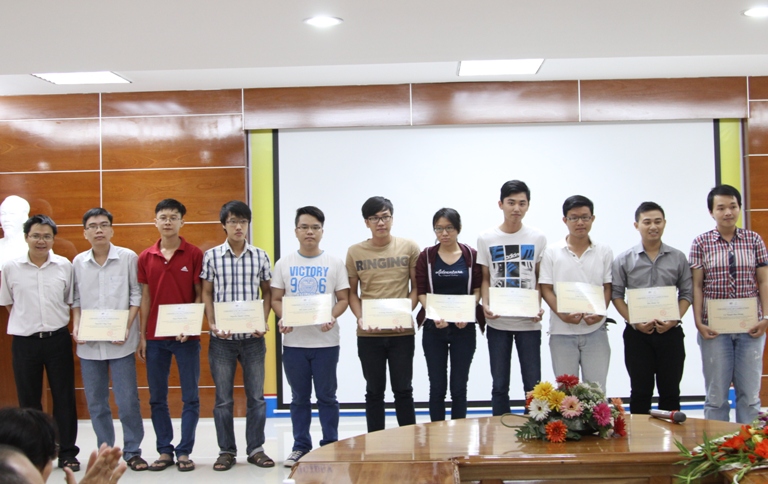 Sinh viên khoa Công nghệ thông tin được trao chứng chỉ GST 43