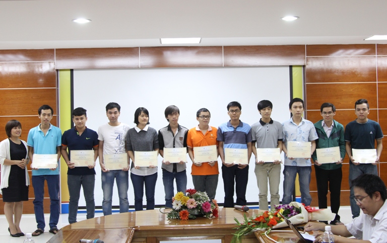 Sinh viên khoa Công nghệ thông tin được trao chứng chỉ GST 39