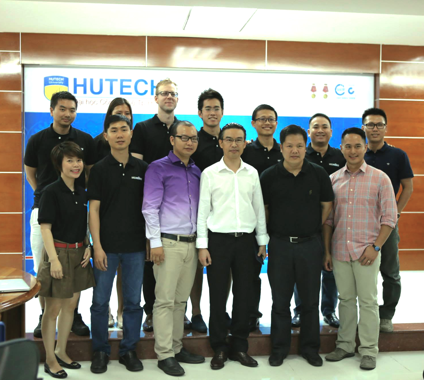 HUTECH students received “Excellent Coding Skill” Award in Vietnam Hackademics 2015. 37