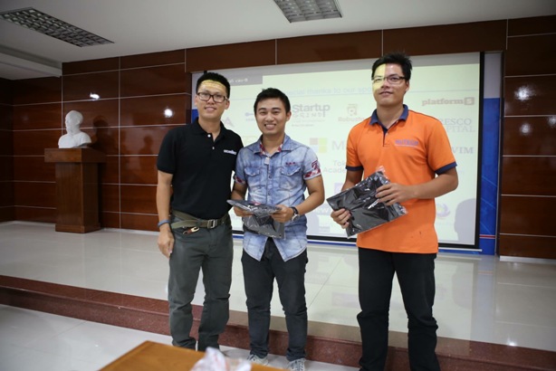 HUTECH students received “Excellent Coding Skill” Award in Vietnam Hackademics 2015. 9