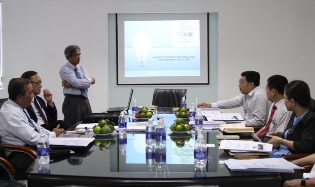 Hướng tới việc thành lập Trung tâm Tiếng Anh Malaysia – Vietnam tại HUTECH 12