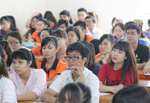 HUTECH students interact with legal expert Nguyen Van Nam 24