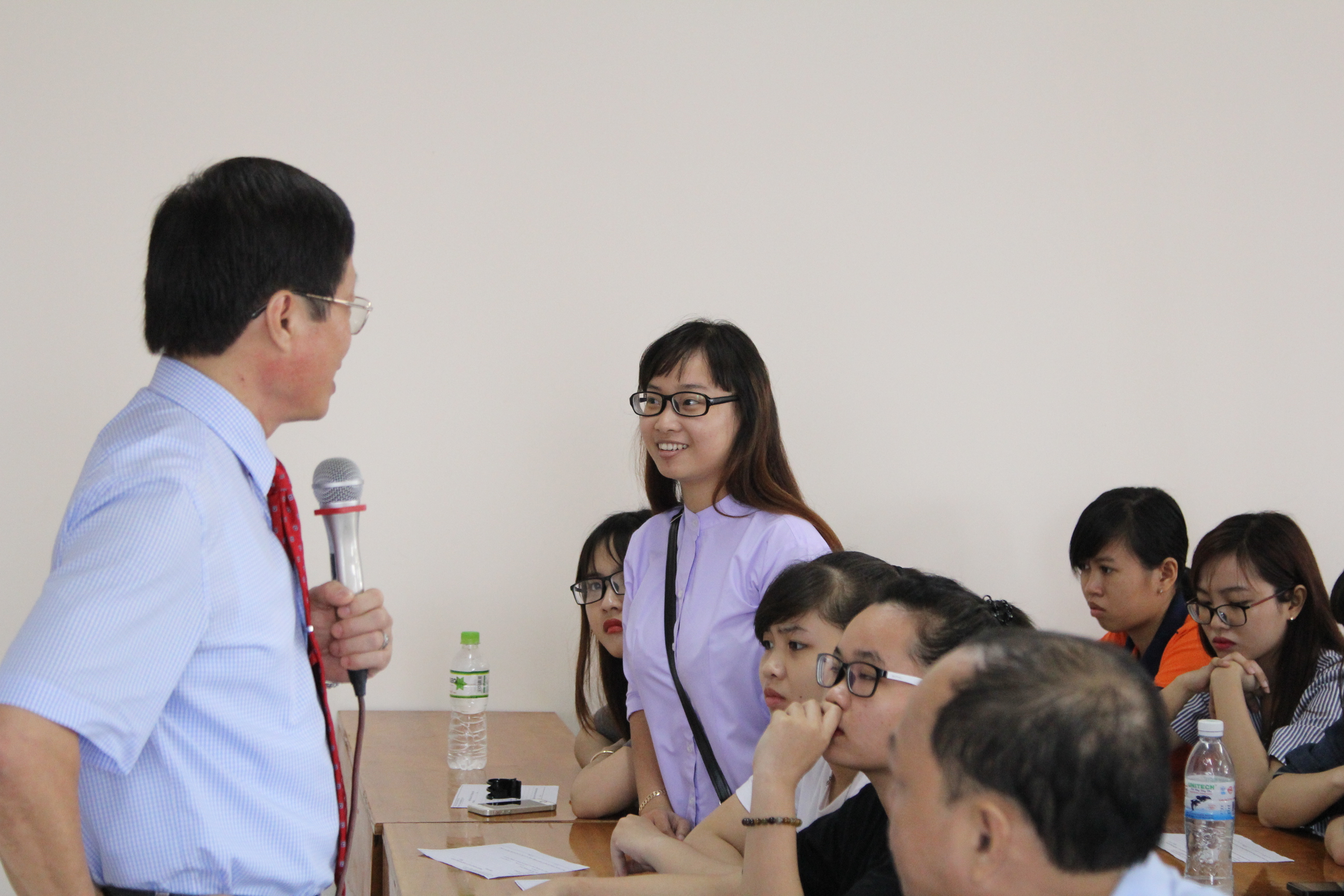 HUTECH students interact with legal expert Nguyen Van Nam 36