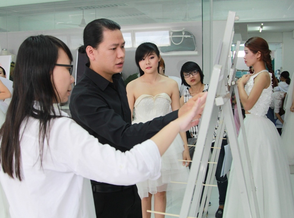 NTK Hoàng Minh Hà đánh giá cao báo cáo thực tập của SV Thiết kế thời trang HUTECH