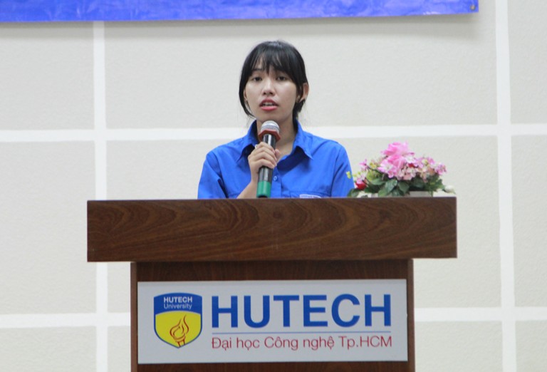 Khoa KHXH&NV rộn ràng đón tân sinh viên