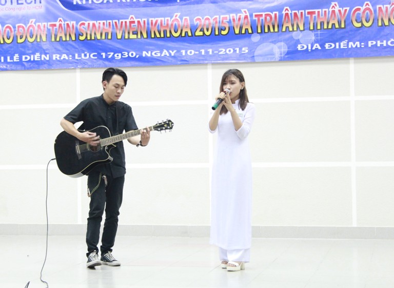 Khoa KHXH&NV rộn ràng chào đón tân sinh viên