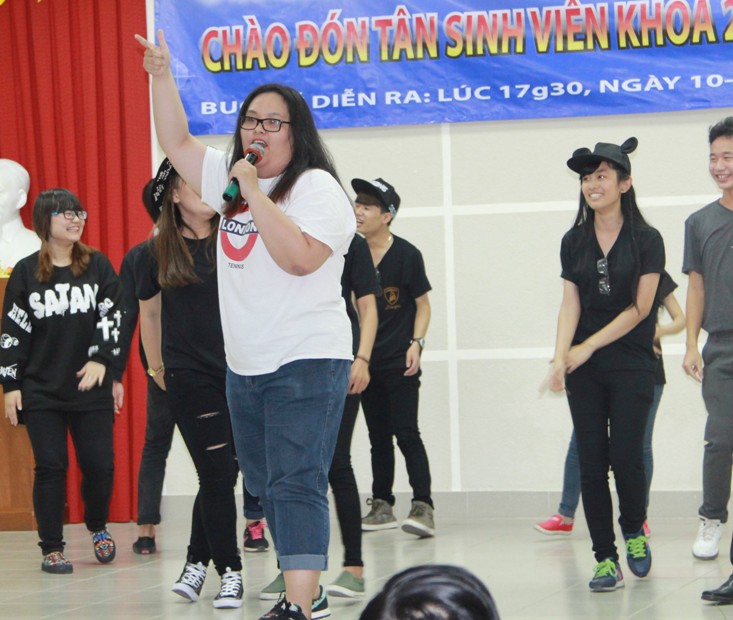 Khoa KHXH&NV rộn ràng chào đón tân sinh viên