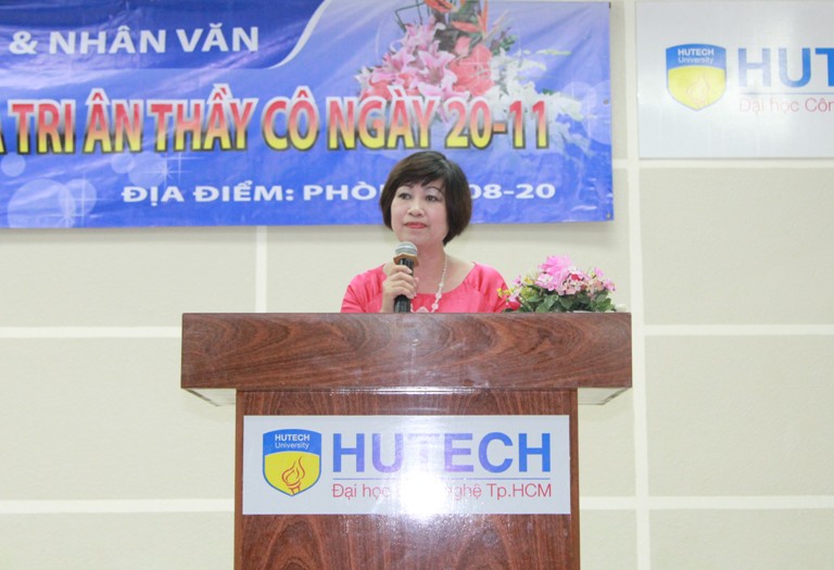 Khoa KHXH&NV rộn ràng chào đón tân sinh viên khóa 2015