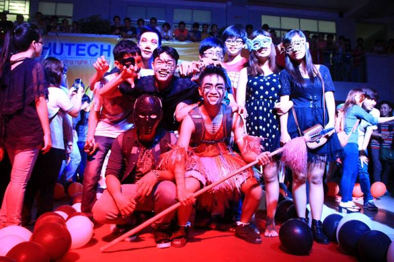 sắc màu bí ẩn tại HUTECH