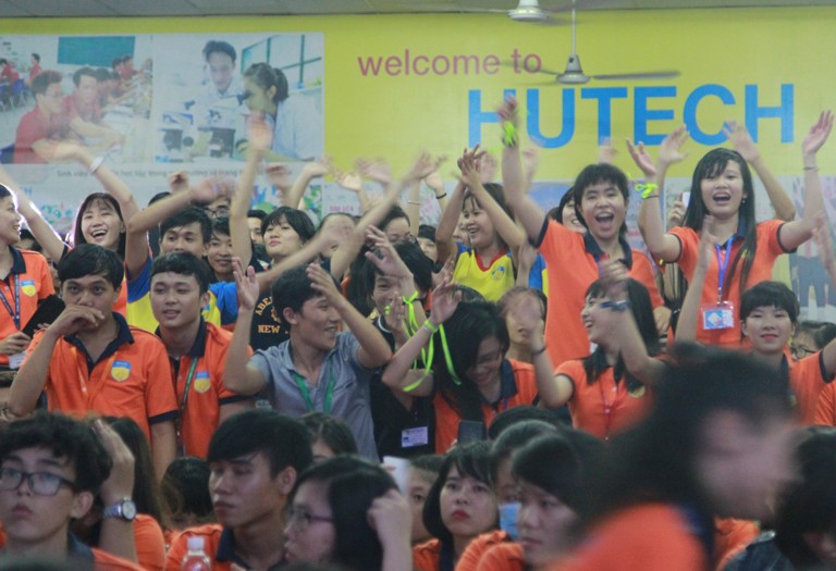 Khoa Luật rộn ràng chào đón tân sinh viên khóa 2015